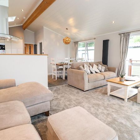 ווינדרמר Loubi'S Lakeside Lodge מראה חיצוני תמונה