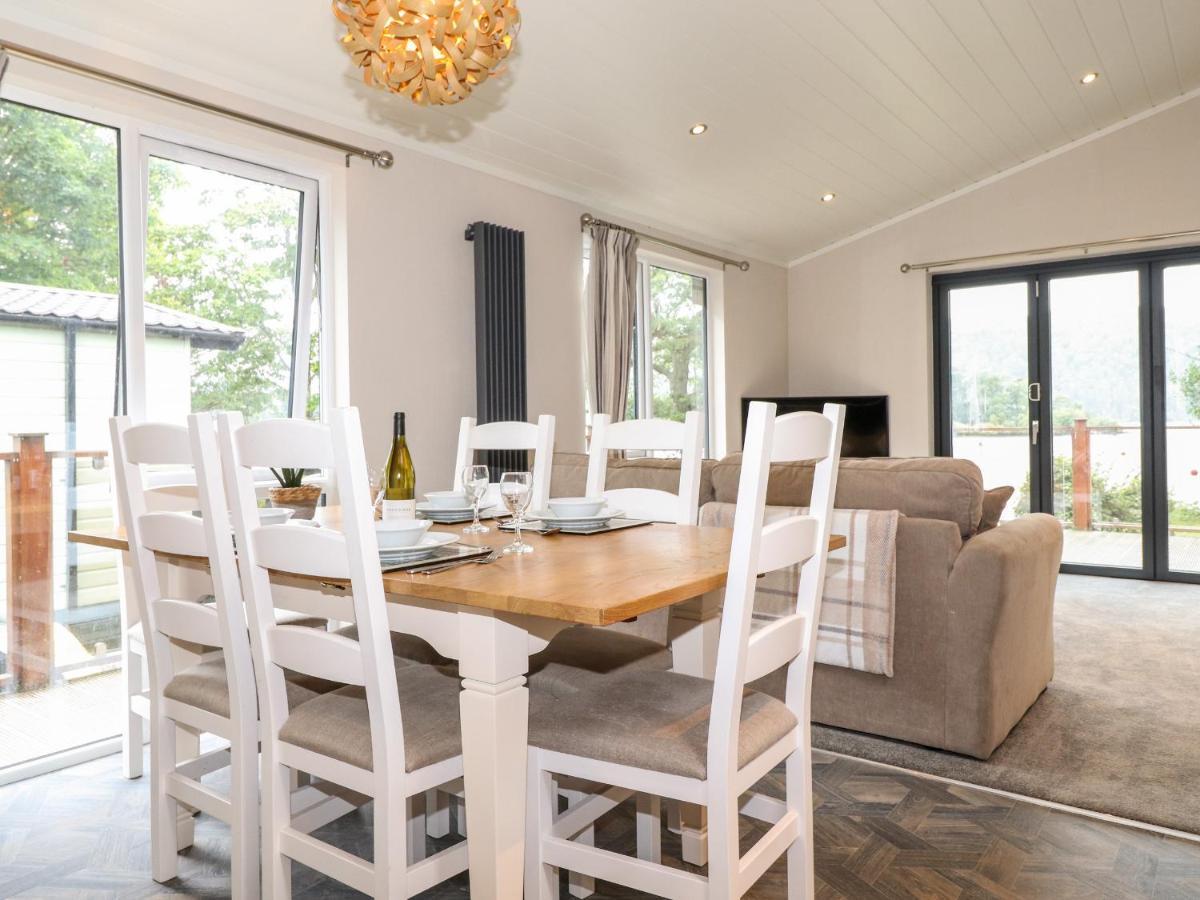 ווינדרמר Loubi'S Lakeside Lodge מראה חיצוני תמונה
